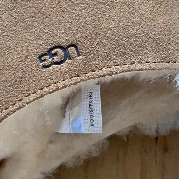 UGG Greenport Slide in Chestnut Suede - Picture 4 of 5